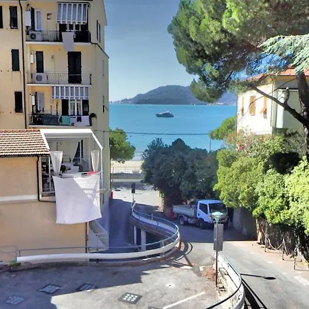 Apartment Terrazza Sulla Spiaggia Lerici